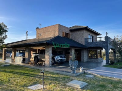 Venta de casa de 4 dormitorios 2 baños en Bello Horizonte con piscina