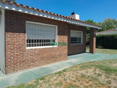 Casa venta en Pque Carrasco, dos dormitorios, 2 baños, parrillero