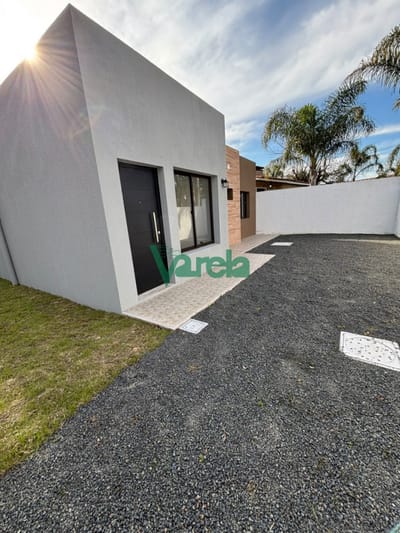 Casa en venta a estrenar en Lomas de Solymar 3 dormitorios 2 baños parque con parrillero