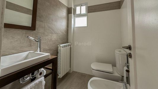 VENTA CASA PUNTA CARRETAS 4 DORMITORIOS PISCINA TODA RECICLADA