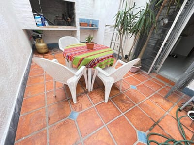 Casa en Pocitos zona tranquila 3 dormitorios patio con parrillero y garaje