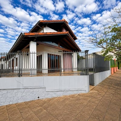 VENDO HERMOSA RESIDENCIA EN ENCARNACION