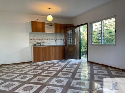 Casa en alquiler c/ cochera abierta!!
