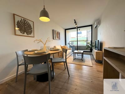 Piso alto con excelente vista a estrenar en tres Cruces !!