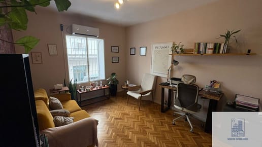 Oficina en venta  Sarandí esquina Misiones!!