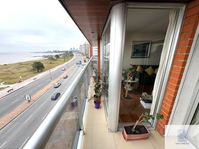 Apartamento de categoría frente al mar !!