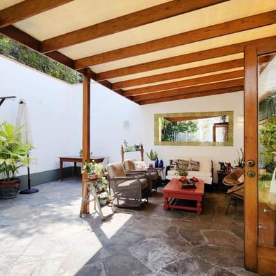VENDO LINDA CASA CERCA A PARQUE A PASOS D CHACARILLA min del colegio StaMaria