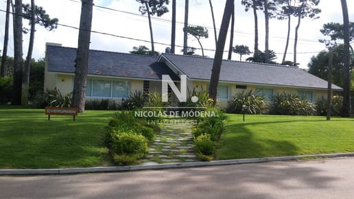Hermosa casa de 4 dormitorios en venta en la zona de la Mansa