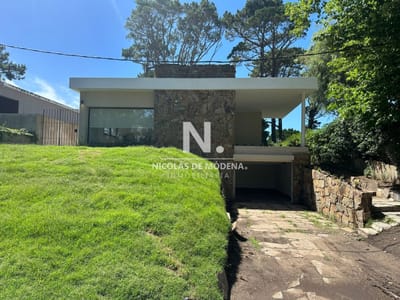 Casa en alquiler de 3 dormitorios en punta del este