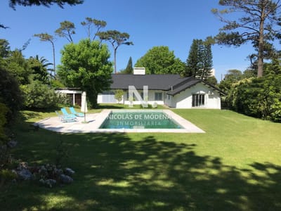 En alquiler casa de 6 dormitorios en Mansa- Punta del Este