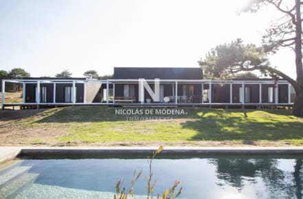 Vende casa en Laguna escondida de 4 dormitorios.