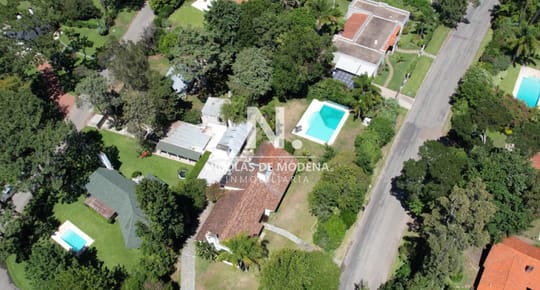 En venta casa en Barrio Golf, Punta del Este de 6 dormitorios.
