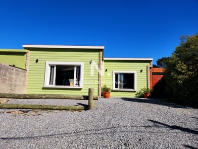 Vende Casa de 3 Dormitorios en Parque Burnett, con espacios ideales.