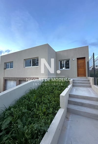 Casa a estrenar en propiedad horizontal en Altos de la Laguna, Maldonado en Venta