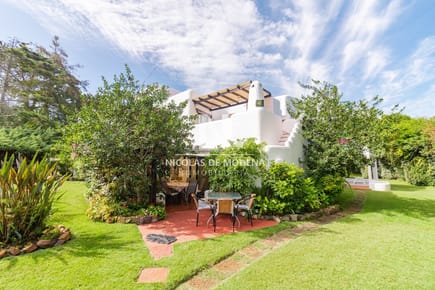En venta casa de 3 habitaciones en Solanas, Punta Ballena con Parrillero y terraza