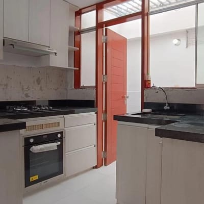 VENDO CASA EN URB LOS MOLINOS CARABAYLLO AT M FRENTE PARQUE