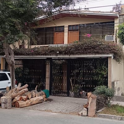 VENDO ACOGEDORA CASA FRENTE A PARQUE EN SAN LUIS EN ZONA CERRADA M AT