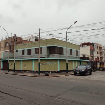 CASA EN ESQUINA EN PUEBLO LIBRE AT M