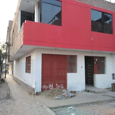 Casa  MARISCAL CACERES en esquina excelente Ubicacin