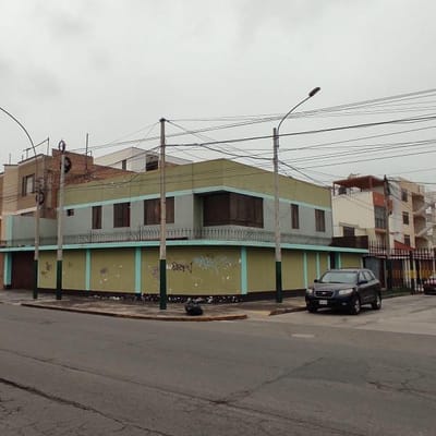 CASA EN ESQUINA EN PUEBLO LIBRE AT M