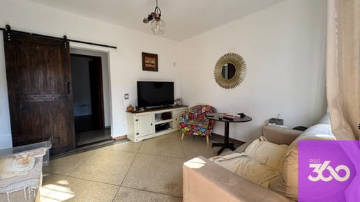 En Buceo casa tipo apartamento de 1 dormitorio en PH con 2 cocheras y patio
