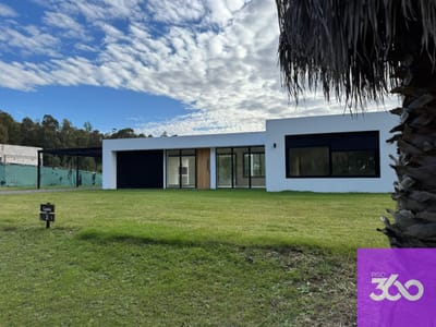 Casa en venta Cumbres de Carrasco, 3 dormitorios (con renta)