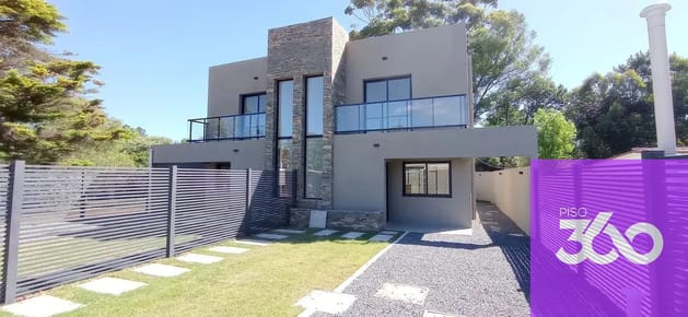 Casa en venta c/ cochera en Shangrilá