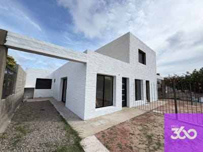 CASA EN VENTA DE 3 DORMITORIOS EN CIUDAD DE LA COSTA SOLYMAR SUR