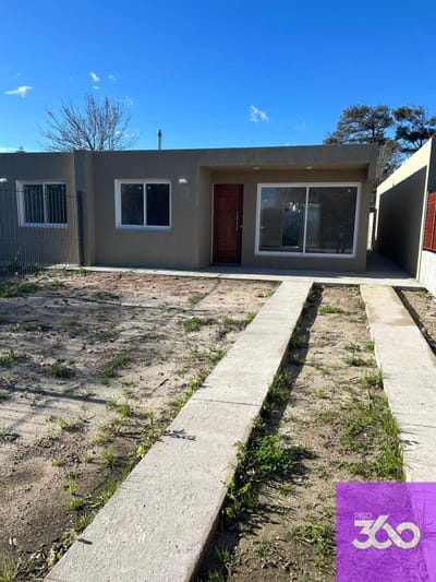 Casa en venta c/ cochera en Lomas de Solymar