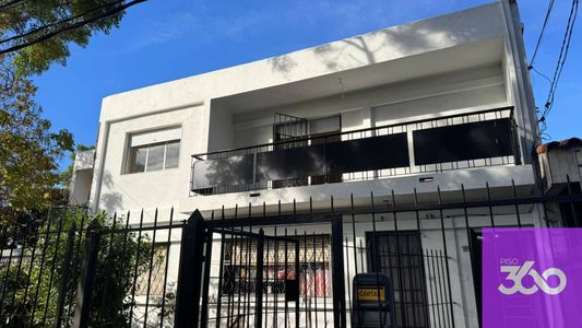 Apartamento tipo casa de altos PH en Buceo de 2 dormitorios con balcon