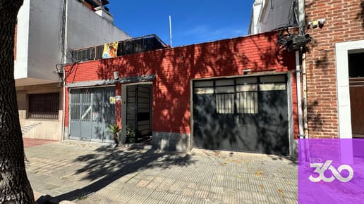 Casa PH de 2 dormitorios y garage en Pocitos (a reciclar)