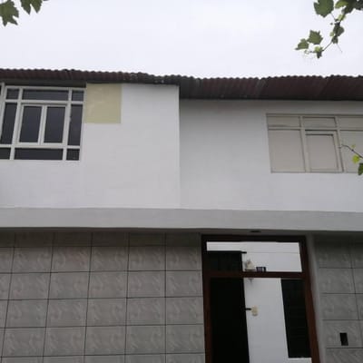 CASA DENTRO DE PASAJE EN SAN MIGUEL - PRECIO COMO TERRENO
