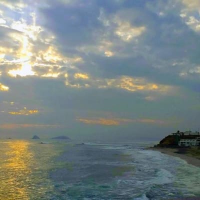 TERRENO CON LINDA VISTA AL MAR EN PUNTA HERMOSA
