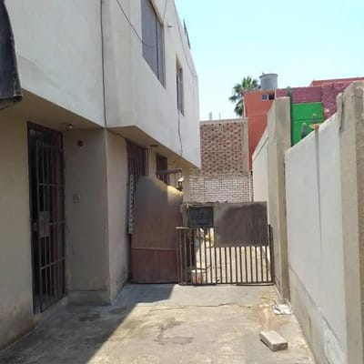 CASA POR REMODELAR EN BUENA UBICACIÓN RESIDENCIAL