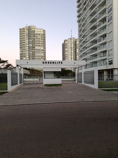 J.S precioso apartamento en torre Greenlife.