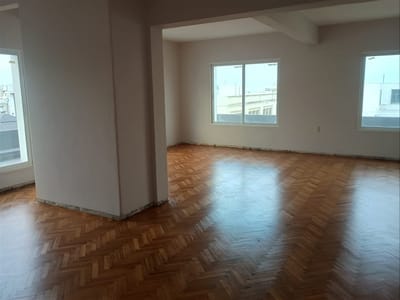 J.S. Alquiler oficina Ciudad Vieja privado portería