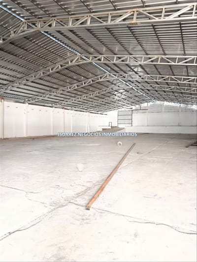 J.S Gran local de 2050 m2 en Belvedere