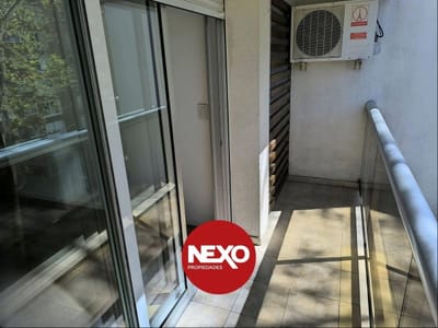 Av. Sarmiento pasos 21 de Setiembre y ORT. 2 y 2 baños, suite, terraza balcón orientada al norte con mucho sol, vista abierta y despejada