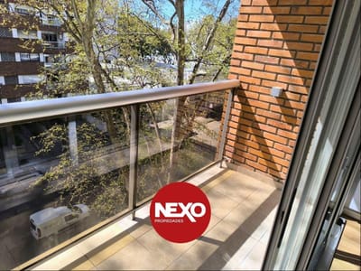 Av. Sarmiento pasos 21 de Setiembre y ORT. 2 y 2 baños, suite, terraza balcón orientada al norte con mucho sol, vista abierta y despejada