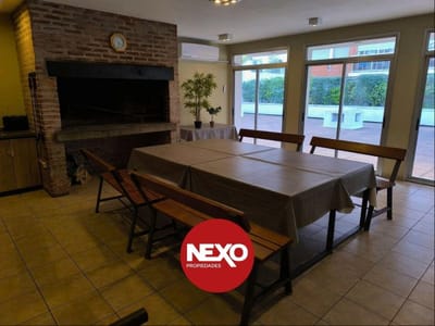 Av. Sarmiento pasos 21 de Setiembre y ORT. 2 y 2 baños, suite, terraza balcón orientada al norte con mucho sol, vista abierta y despejada