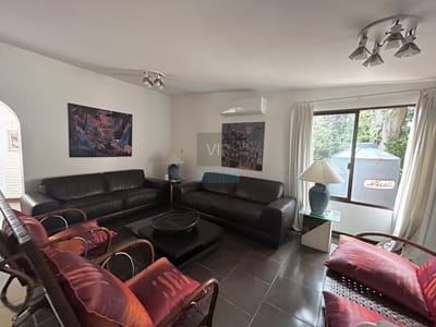 Casa de 5 dormitorios en alquiler anual, playa mansa