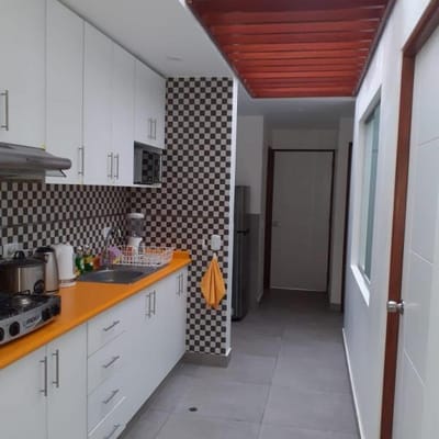 MIRAFLORES  Se alquila habitacin para seoritas