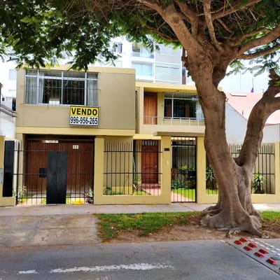 SURCO VENTA DE CASA    AT  M   AC      PISOS      DORM     US