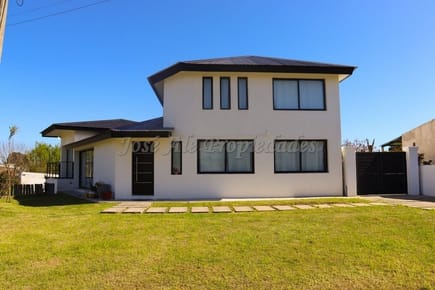 En Venta Casa De 4 Dormitorios Colonia Del Sacramento