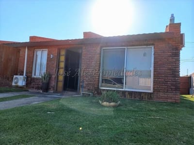 En Venta Vivienda De Cuatro Dormitorios En Colonia Del Sacr