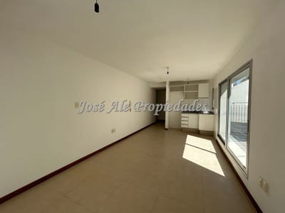EN VENTA MONOAMBIENTE O POSIBLE 1 DORMITORIO COLONIA