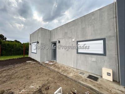 EN VENTA CASA DE 2 DORMITORIOS COLONIA
