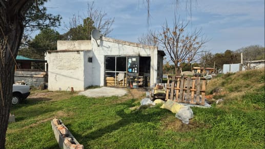 EN VENTA LOTE DE 213 M2 CON CASA, EN BRITOPOLIS.