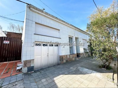 EN VENTA DESTACADA PROPIEDAD EN EL CENTRO DE COLONIA