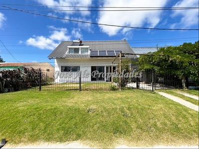 EN VENTA CASA DE 4 DORMITORIOS CON APTO ANEXO, COLONIA